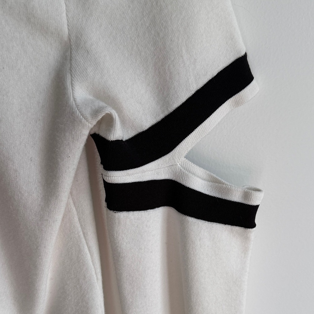 Alice + Olivia white Top with Black Stripe Detail - Picture 4 of 5